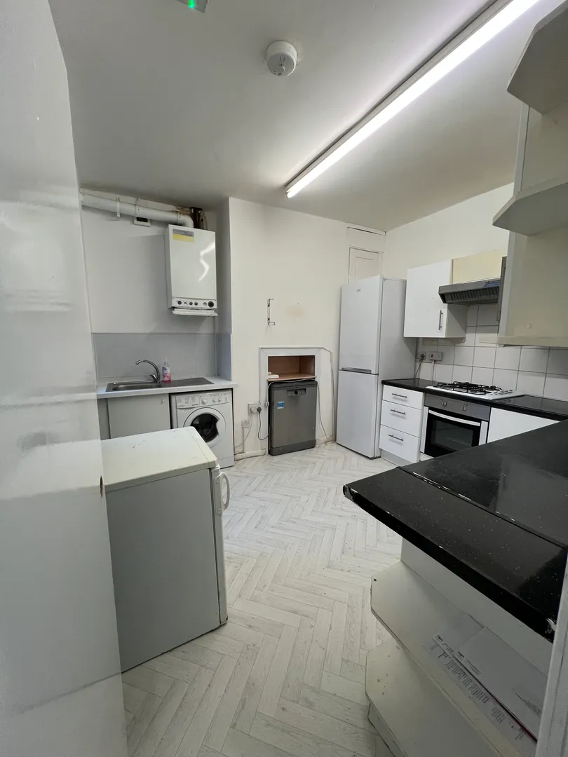 23 Bute Avenue: 7 bedroom student house NG7 1QB - Image 21